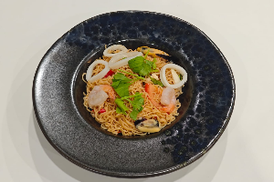 Spicy Instant Noodle Salad ยำมาม่ารวมมิตร