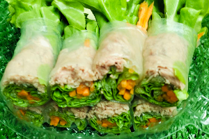 สลัดโรลทูน่า