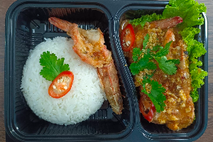 ข้าวกุ้งผัดซอสไข่เค็ม