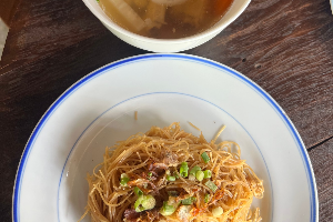หมี่หุ้นกระดูกหมู