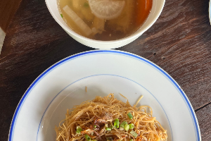 หมี่หุ้นกระดูกหมู
