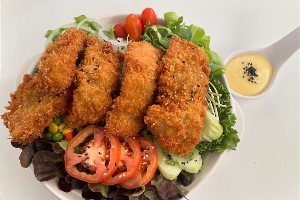 สลัดปลาทอด