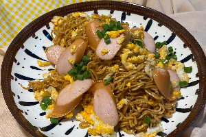มาม่า ผัดไข่
