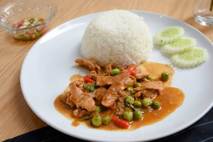 ข้าวพะแนงหมู