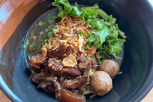 เตี๋ยวเรือเนื้อตุ๋นรวม
