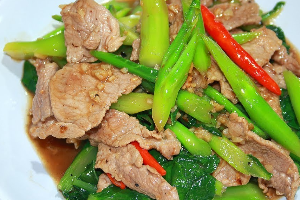คะน้าหมูชิ้น (กับข้าว)