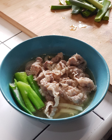 beef udon . black soup