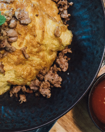 omelet rice and minced pork with garlic