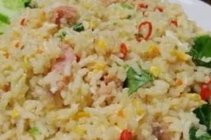 ข้าวผัดแหนม