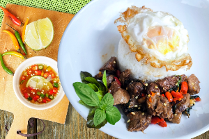 กระเพราหมูตุ๋น