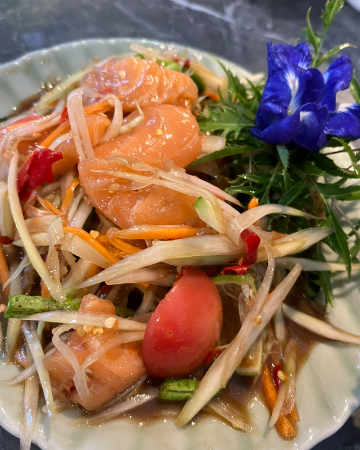 PAPAYA SALAD WITH SALMON ตำแซลม่อน