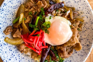 ข้าวหน้าเนื้อไข่ออนเซ็ฯ