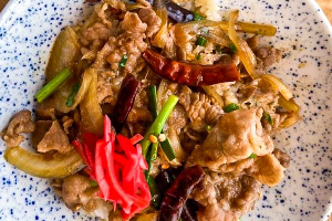 ข้าวหน้าหมูรสเผ็ด