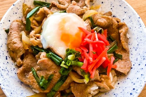 ข้าวหน้าหมูไข่ออนเซ็น