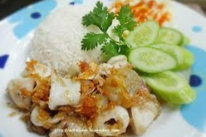 หมึกทอดกระเทียม 