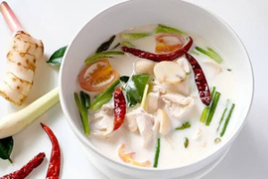 ต้มข่าไก่ (Thai Coconut Chicken Soup)