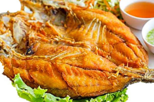 ปลากระพงทอดน้ำปลา  (Deep-fried Sea bass with Fish Sauce)