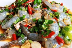 ยำกุ้งสด  (Spicy Shrimp Salad)