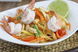 ส้มตำทะเล (Papaya Salad with Seafood)