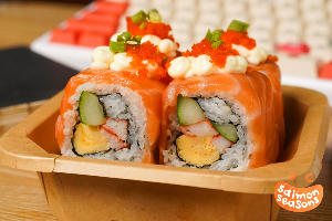 Salmon Top Ebiko Roll Mini Set