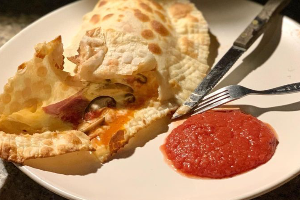 105. Calzone Capricciosa