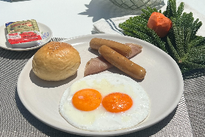 ไข่ดาว (Fried eggs)