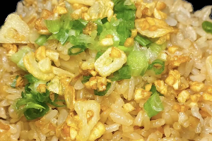 ข้าวผัดเนยกระเทียมหมู