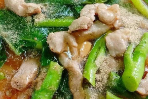 ราดหน้าหมู