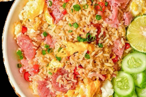ข้าวผัดแหนม