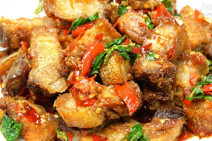 ข้าวกระเพราหมูกรอบ