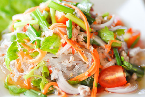 ยำวุ้นเส้นหมูสับ