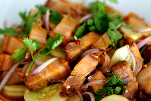 ยำหมูกรอบ+หมูยอ