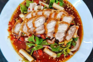 ยำหมูกรอบ+กุ้งสด
