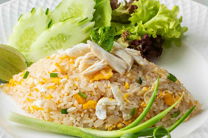 ข้าวผัดหมูจานใหญ่