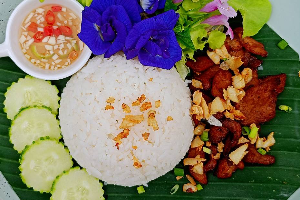 ข้าวหมูทอด Fried pork with rice