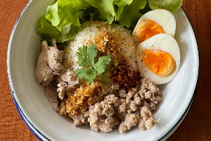 ข้าวต้มแห้ง