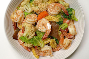 ผัดผักรวมมิตรกุ้ง