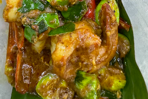 ผัดพริกแกง Stir-fried curry paste