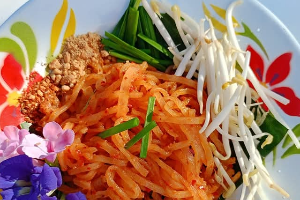 ผัดหมี่กะทิกุ้งสด สูตรนคร