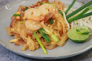 ผัดไทยกุ้งสด (PHAD THAI GUNG SOD)