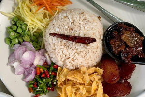 ข้าวคลุกกะปิ