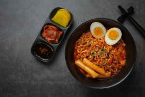 라면떡볶이 (Ramyeon Tteogbokki) บะหมี่ต๊อกบ๊กกี