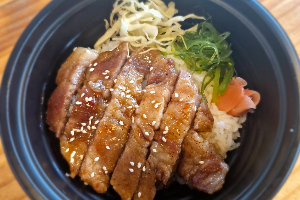 ข้าวหน้าหมูย่าง เทอริยากิ 