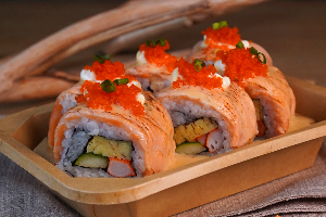 Salmon Burn Gomae Roll