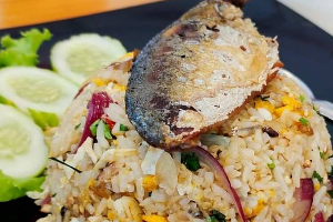 ข้าวผัดปลาทู