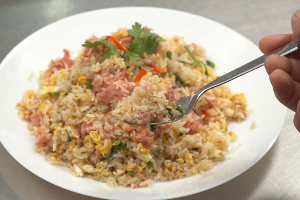 ข้าวผัดแหนม