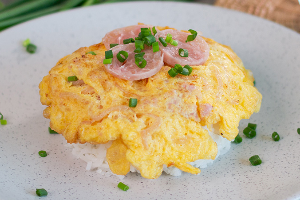 ไข่เจียวแหนม (กับข้าว)