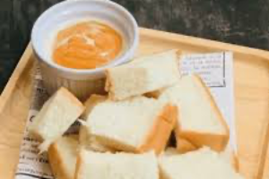 ขนมปังสังขยาชาไทย Steamed Bread with Thai Custard