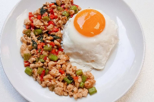 กะเพราไข่ดาว