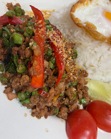 L.1 ข.เพา Stir-fried Thai Basil w Minced Pork N a Fried Egg w Rice